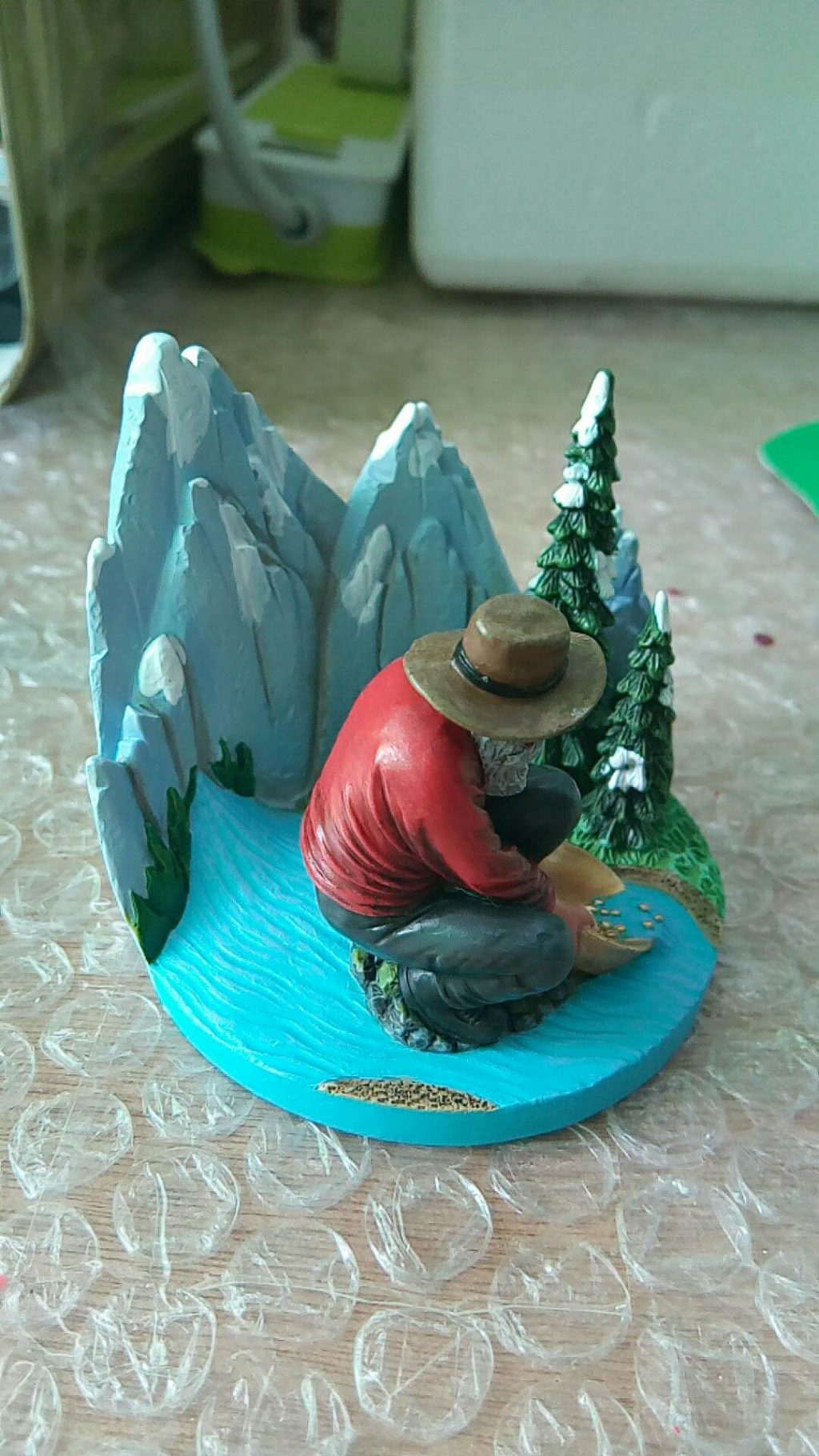 High Quality Snow Globes How They're Made